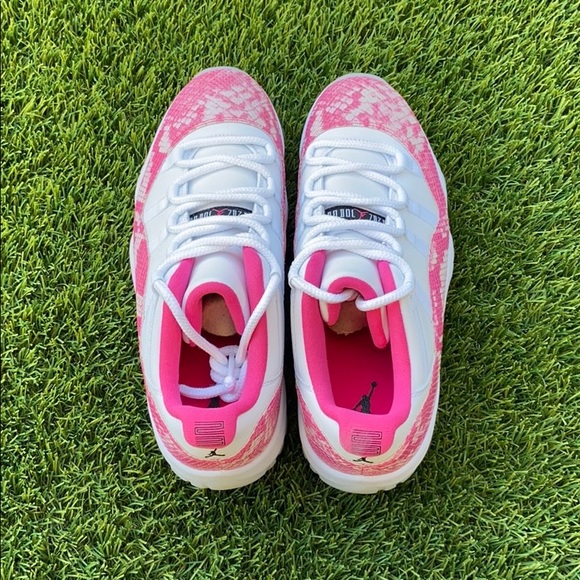 Air Jordan 11 Retro Low - Picture 4 of 5